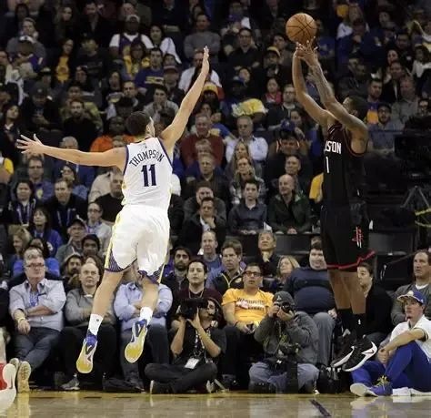 开云APP-克雷·汤普森的防守